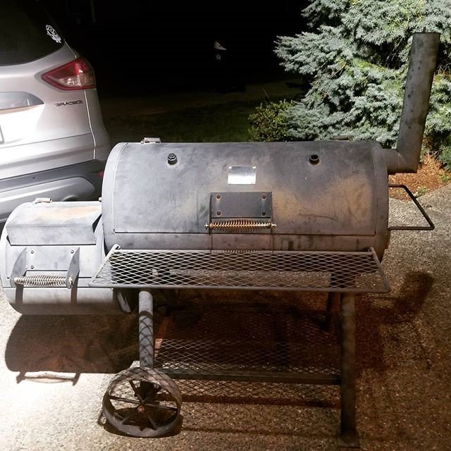 Best charcoal smoker guide featured image
